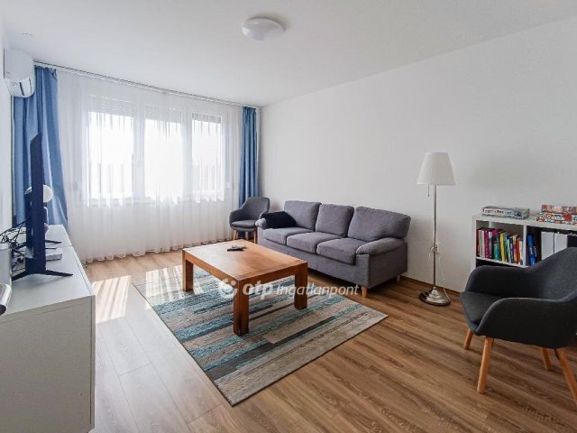Eladó panellakás, Egerben 61.9 M Ft, 3 szobás