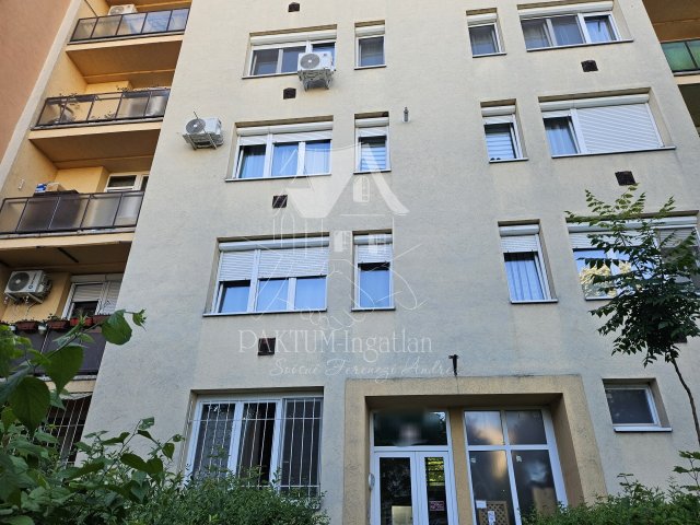 Eladó téglalakás, Szolnokon 32.9 M Ft, 2 szobás
