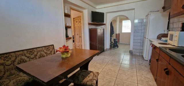 Eladó családi ház, Cegléden 42.9 M Ft, 3 szobás