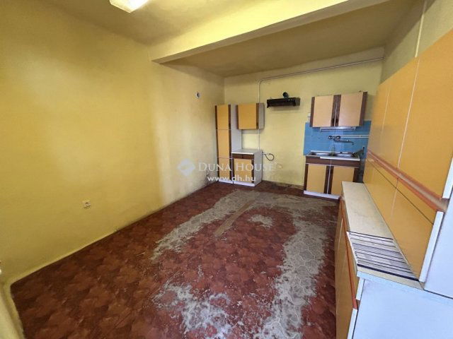 Eladó családi ház, Csávolyon 8 M Ft, 3 szobás