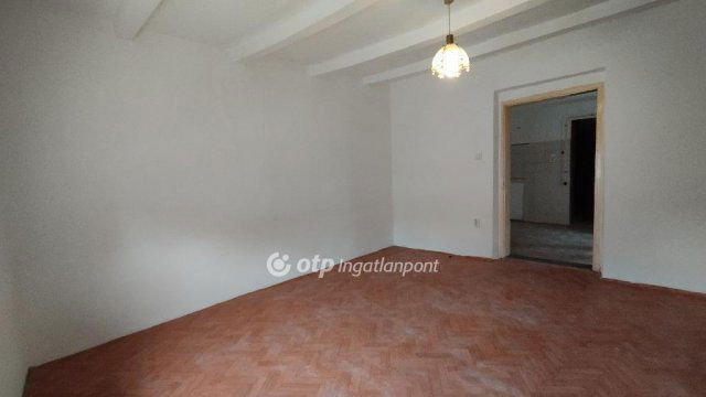 Eladó családi ház, Jászberényben 17.5 M Ft, 1 szobás