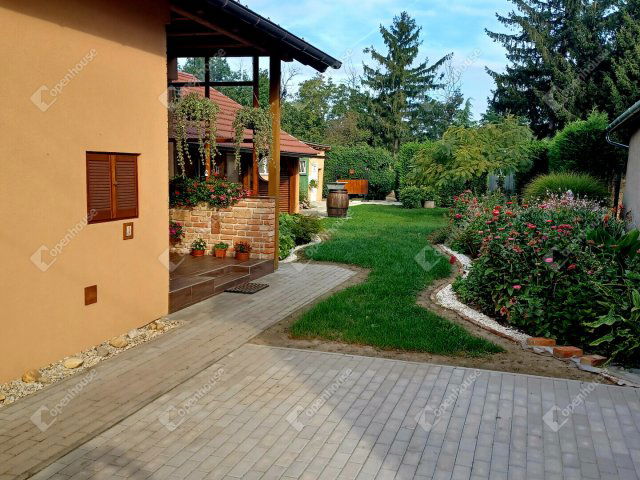 Eladó családi ház, Kapuváron 75 M Ft, 3 szobás