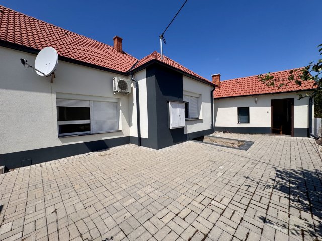 Eladó családi ház, Révfülöpön 107.99 M Ft, 3 szobás