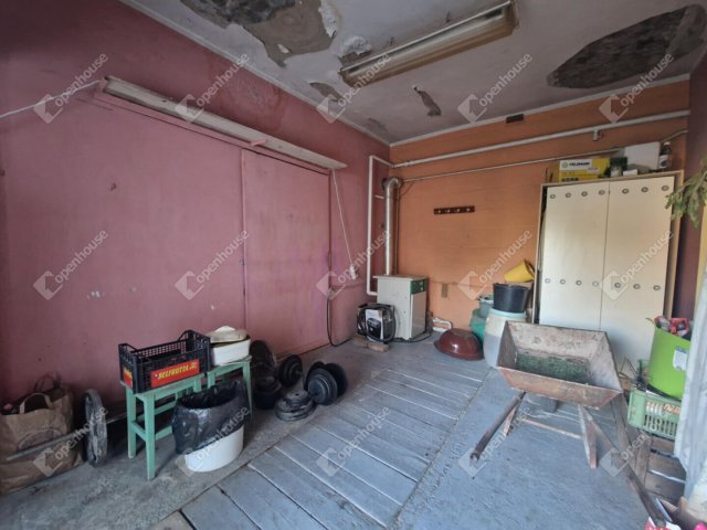 Eladó családi ház, Ácson 65 M Ft, 5 szobás