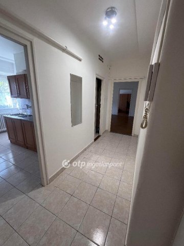 Eladó családi ház, Dunaújvárosban 36.8 M Ft, 2 szobás