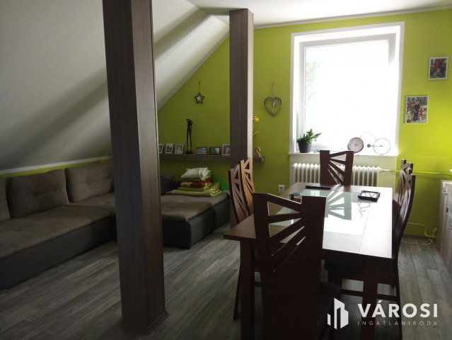 Eladó családi ház, Szombathelyen 90 M Ft, 7 szobás