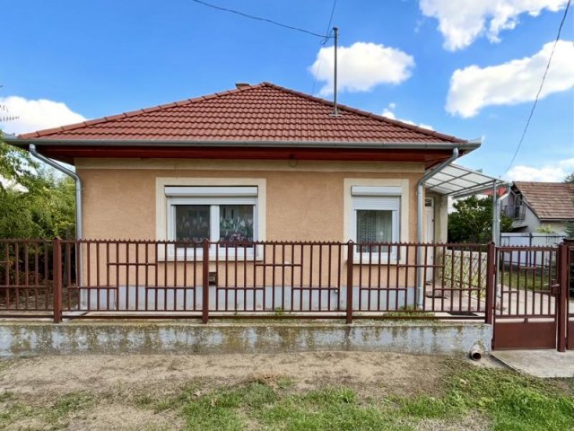 Eladó családi ház, Nagykátán 47.5 M Ft, 1 szobás