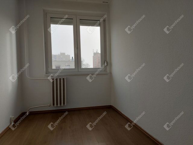 Eladó panellakás, Győrött 51 M Ft, 3 szobás