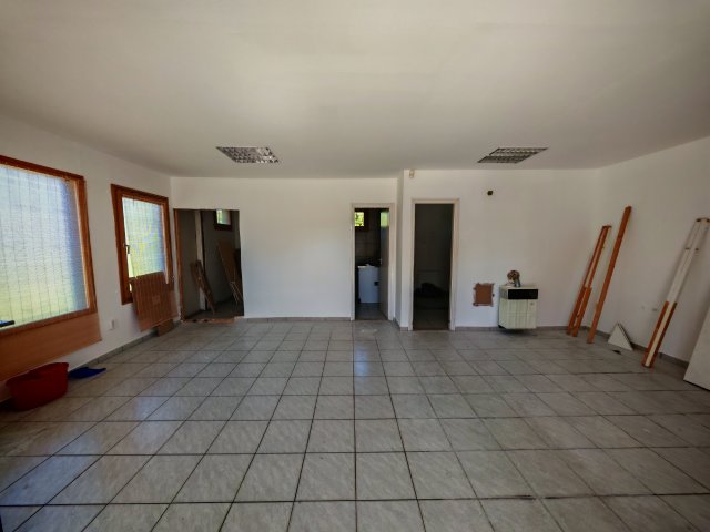 Eladó üzlethelyiség, Kesztölcön, Klement utcában 21 M Ft