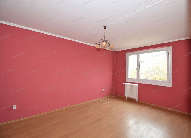 Eladó panellakás, Győrött 54.99 M Ft, 2+1 szobás