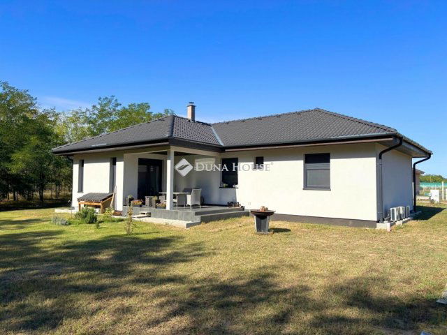 Eladó családi ház, Kecskeméten 63.25 M Ft, 4 szobás