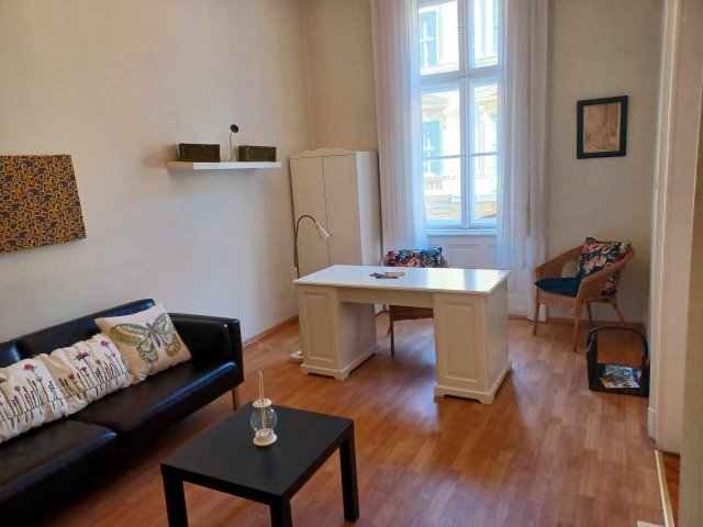 Eladó téglalakás, Budapesten, VI. kerületben, Eötvös utcában