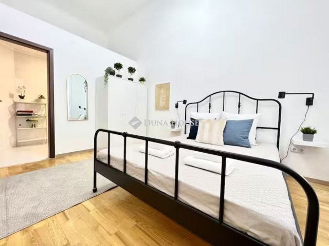 Eladó téglalakás, Budapesten, VII. kerületben 99.9 M Ft