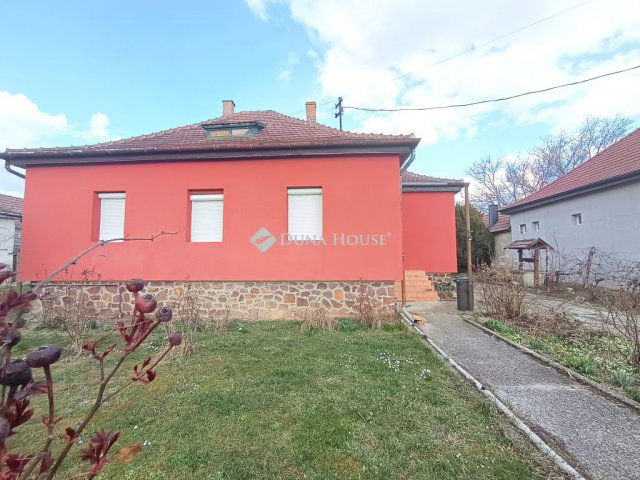 Eladó családi ház, Zsirán 42 M Ft, 3 szobás