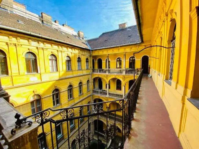 Eladó téglalakás, Budapesten, VI. kerületben, Podmaniczky utcában