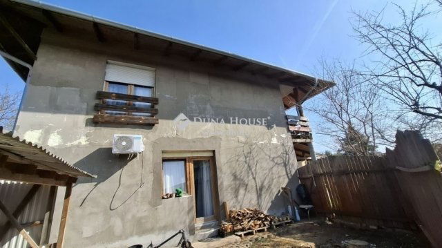 Eladó családi ház, Felsőpakonyban 89.9 M Ft, 9 szobás