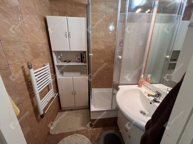 Eladó panellakás, Sopronban 51.9 M Ft, 2 szobás