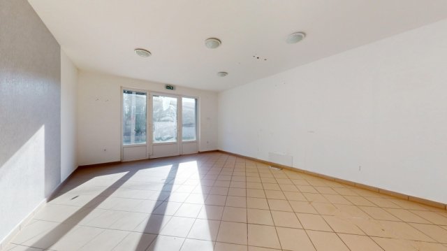 Eladó üzlethelyiség, Tiszavasváriban 11.5 M Ft, 1 szobás