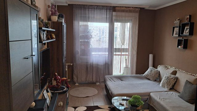 Eladó panellakás, Szolnokon 37.9 M Ft, 3 szobás