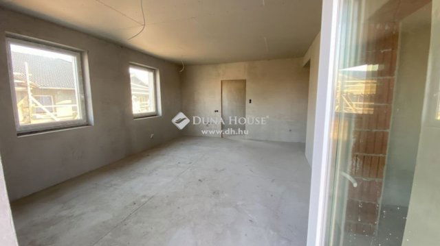 Eladó téglalakás, Dunaharasztin 94.785 M Ft, 2 szobás