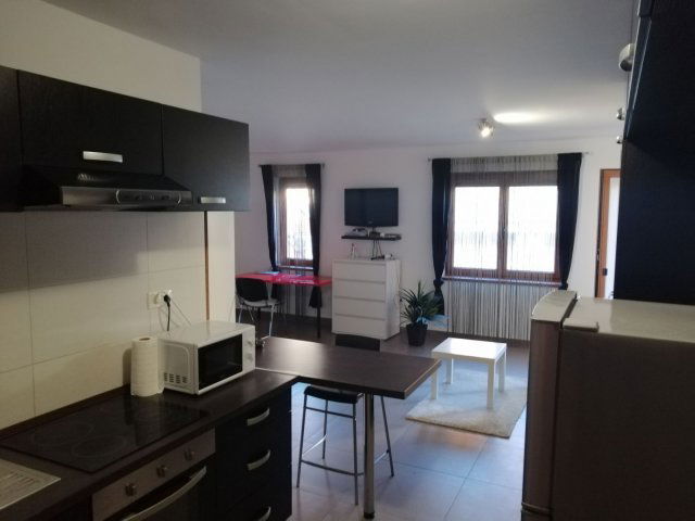 Kiadó téglalakás, albérlet, Pécsett, Perczel Miklós utcában