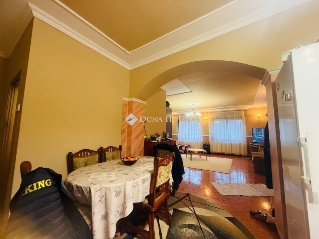 Eladó családi ház, Vecsésen 120 M Ft, 3 szobás