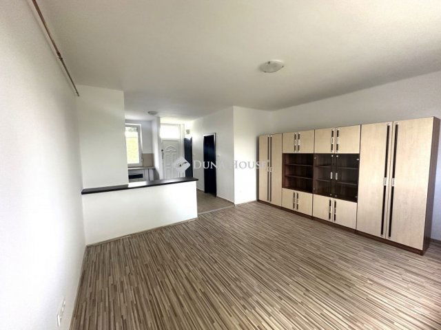 Eladó téglalakás, Kecskeméten 34.9 M Ft, 1 szobás