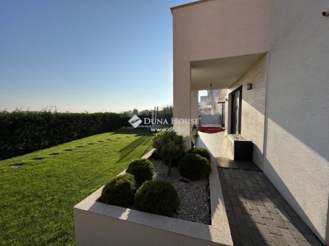 Eladó ikerház, Törökbálinton 325 M Ft, 5 szobás