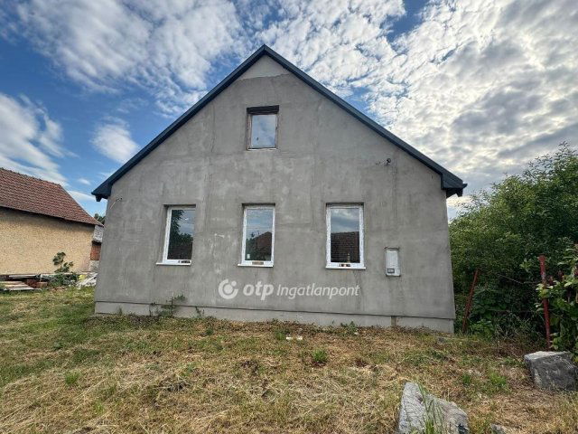 Eladó családi ház, Poroszlón 20 M Ft, 1+2 szobás