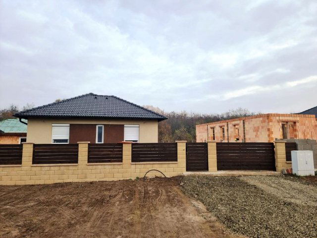 Eladó családi ház, Vácrátóton 78.9 M Ft, 4 szobás
