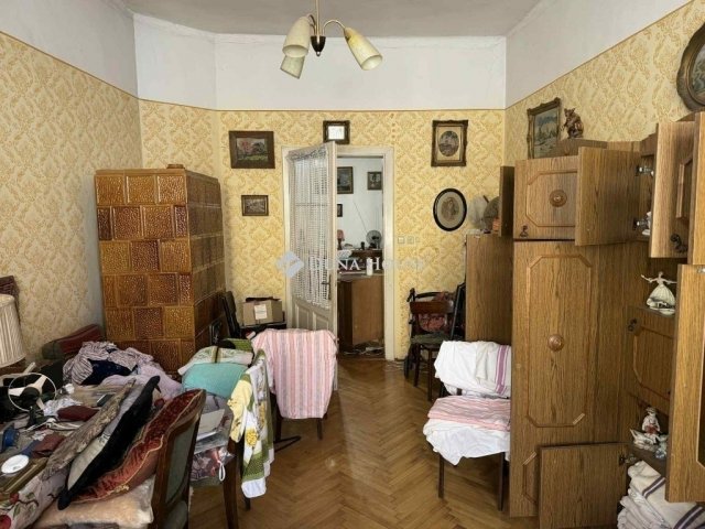 Eladó téglalakás, Pécsett 65 M Ft, 3 szobás