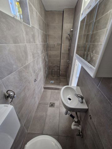 Eladó családi ház, Újszászon 18 M Ft, 2 szobás