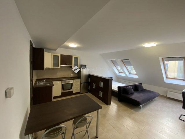 Kiadó téglalakás, albérlet, Pécsett, Endresz György utcában