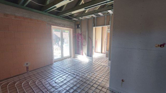 Eladó téglalakás, Besnyőn 42.9 M Ft, 3 szobás