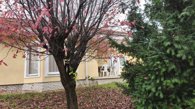 Eladó családi ház, Tökön 189 M Ft, 3 szobás