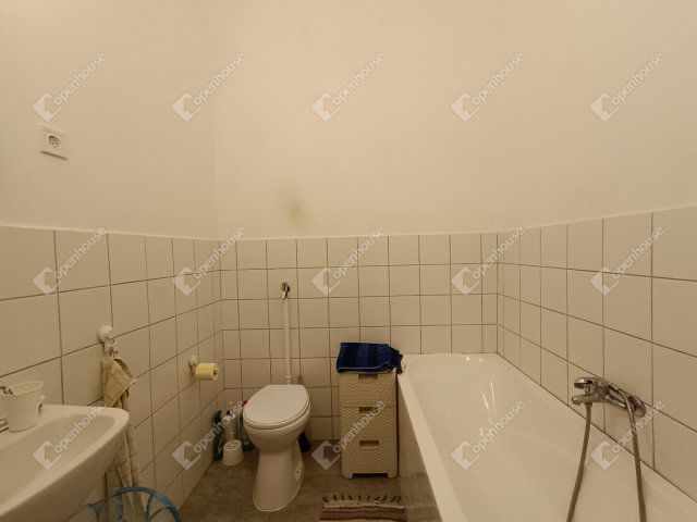 Eladó téglalakás, Sopronban 22 M Ft, 1 szobás