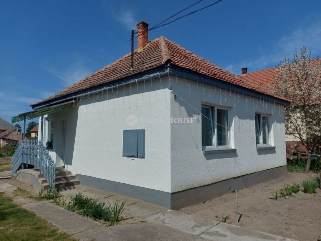 Eladó családi ház, Izsákon 34.5 M Ft, 3 szobás