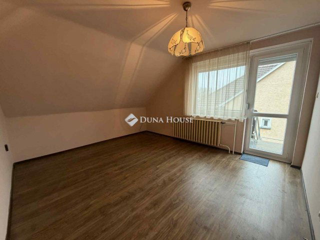 Eladó családi ház, Győrött 96.9 M Ft, 6 szobás