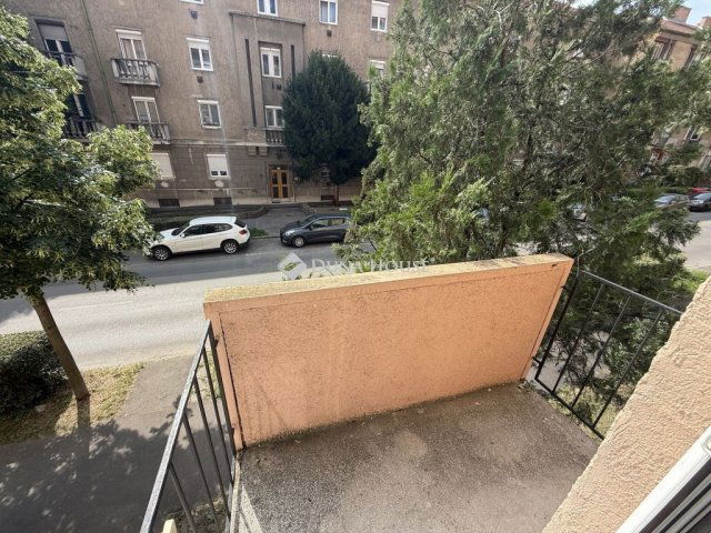 Kiadó téglalakás, albérlet, Pécsett 150 E Ft / hó, 1 szobás