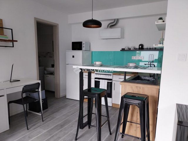 Kiadó téglalakás, albérlet, Pécsett, Szigeti úton, 2 szobás
