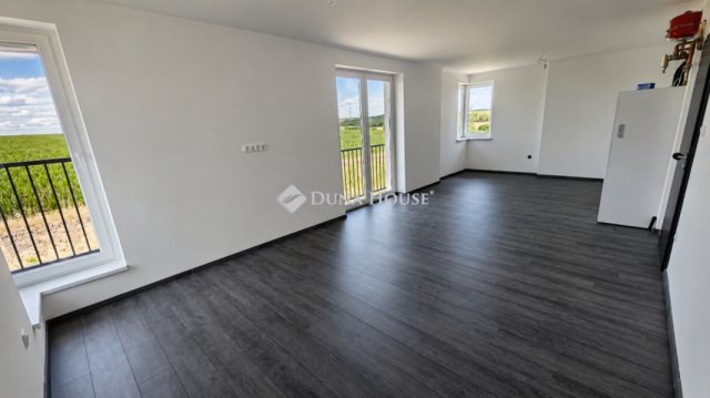 Eladó téglalakás, Mendén 79.9 M Ft, 4 szobás