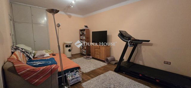 Eladó téglalakás, Székesfehérvárott, Deák Ferenc utcában