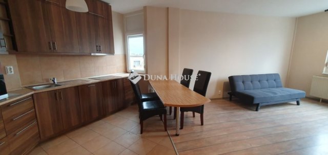 Kiadó téglalakás, albérlet, Kecskeméten 150 E Ft / hó