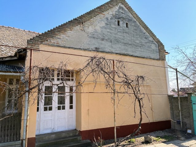 Eladó családi ház, Kiszomboron, Óbébai utcában 32.9 M Ft