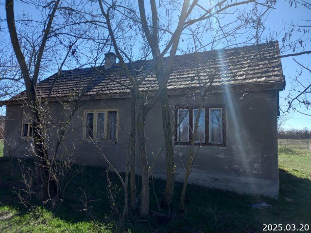 Eladó családi ház, Kiskunhalason 1.9 M Ft, 2 szobás