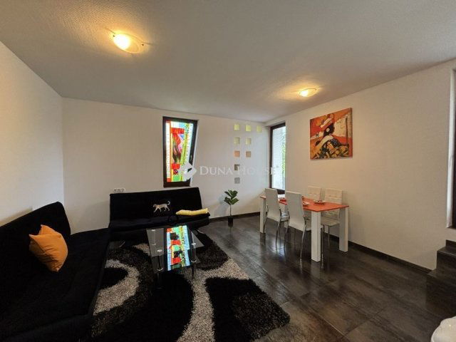 Kiadó téglalakás, albérlet, Tatán 340 E Ft / hó, 1 szobás