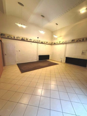 Kiadó iroda, Szegeden, Kárász utcában 400 E Ft / hó