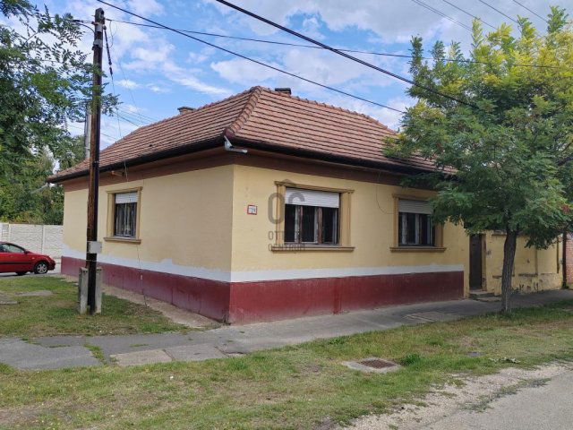 Eladó családi ház, Cegléden 52.5 M Ft, 2 szobás