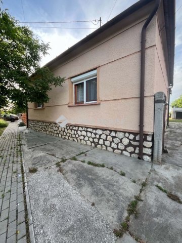 Eladó családi ház, Pusztacsaládon 38.5 M Ft, 3 szobás