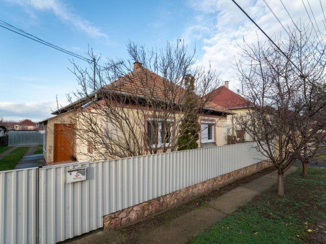 Eladó családi ház, Mikepércsen 59.9 M Ft, 3 szobás